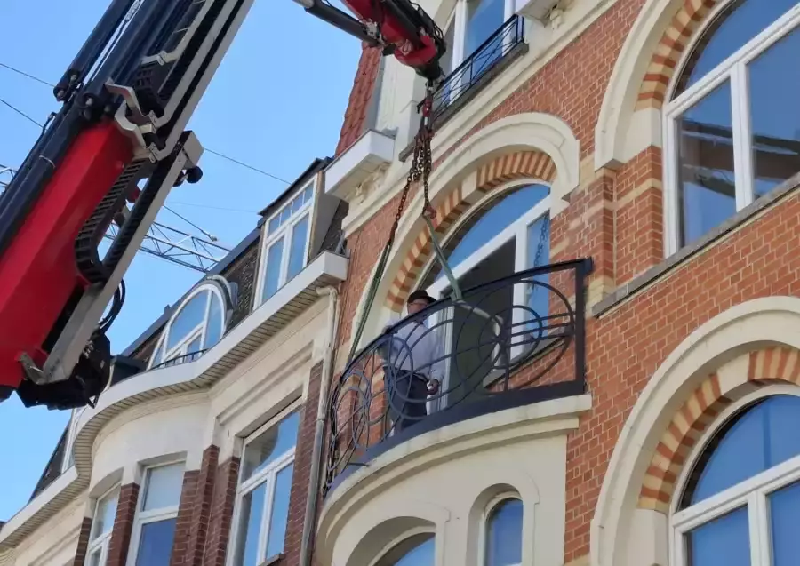 geplaatst met de kraan